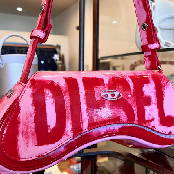 ユニークなDIESELバッグ入荷！